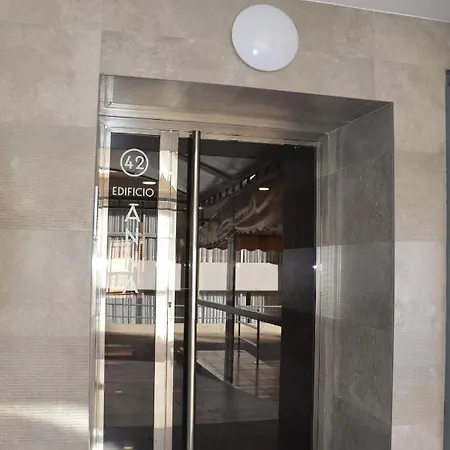 Sea View Apts Anna 9a بينايدورم